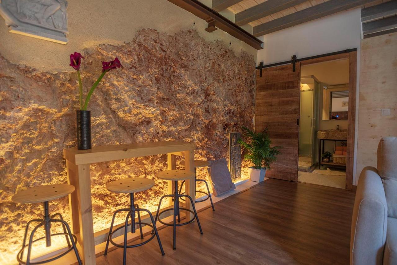 Domus Lapidis - El Taller Appartement